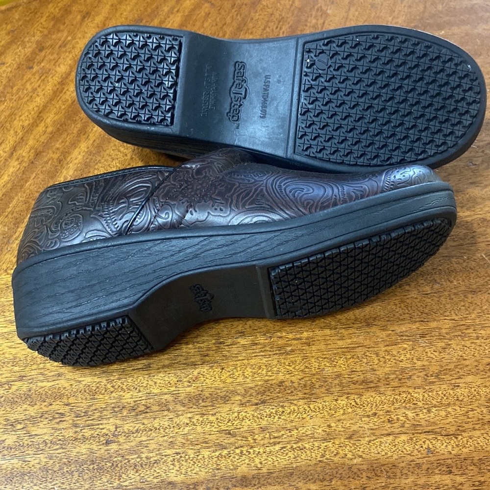 Safe Step clogs - Picture 2 of 8